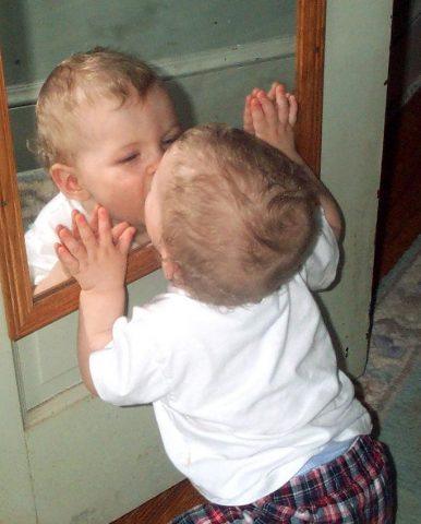 Фото на тему «Чому не можна показувати новонародженого в дзеркало?»