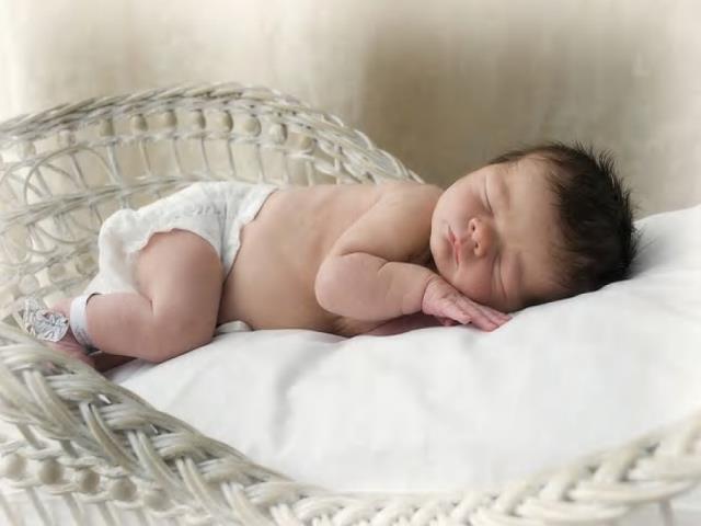 Фото на тему «Почему новорожденному нельзя спать на подушке?»