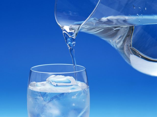 Фото на тему «Почему нельзя пить холодную воду?»