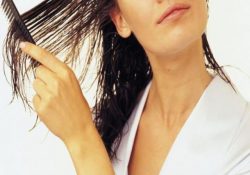расчесывать мокрые волосы