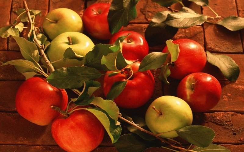 Фото на тему «Почему нельзя есть много яблок?»